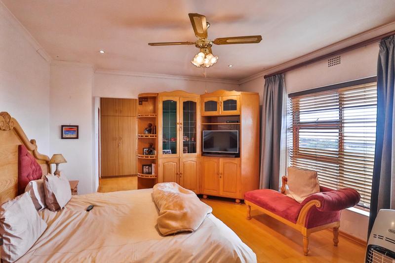 To Let 8 Bedroom Property for Rent in Walmer Estate Western Cape